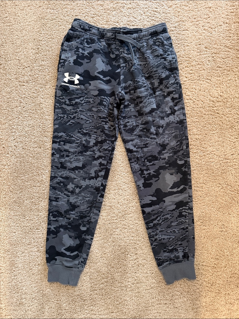 Under Armour Boys' Gray & Black Camo Joggers